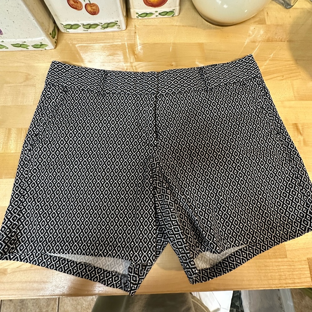 Elegant Black and White Diamond Pattern High Waist Women's Shorts